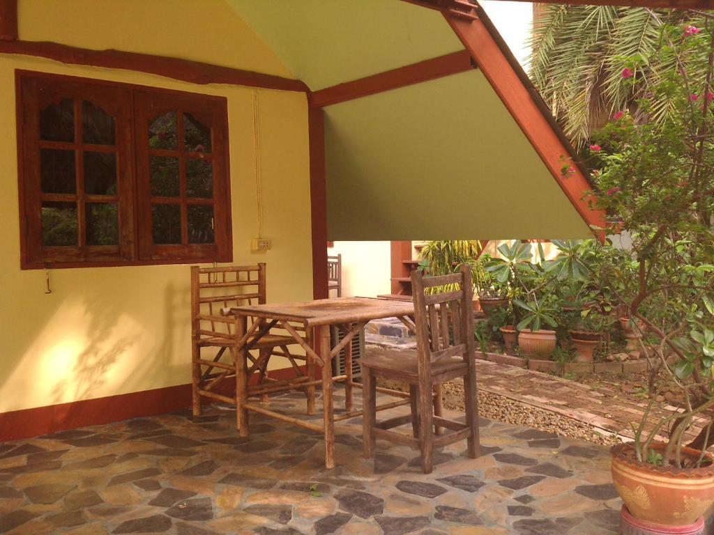 Ban Sabai Sabai Guest House Kanchanaburi Zimmer foto