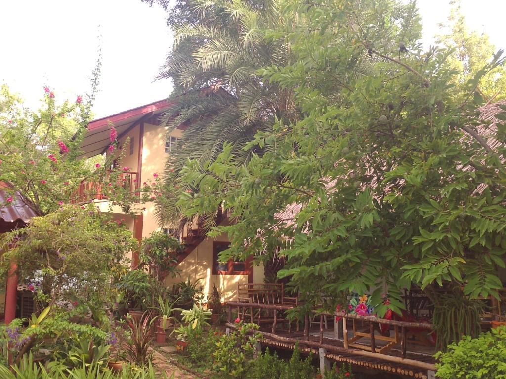 Ban Sabai Sabai Guest House Kanchanaburi Exterior foto